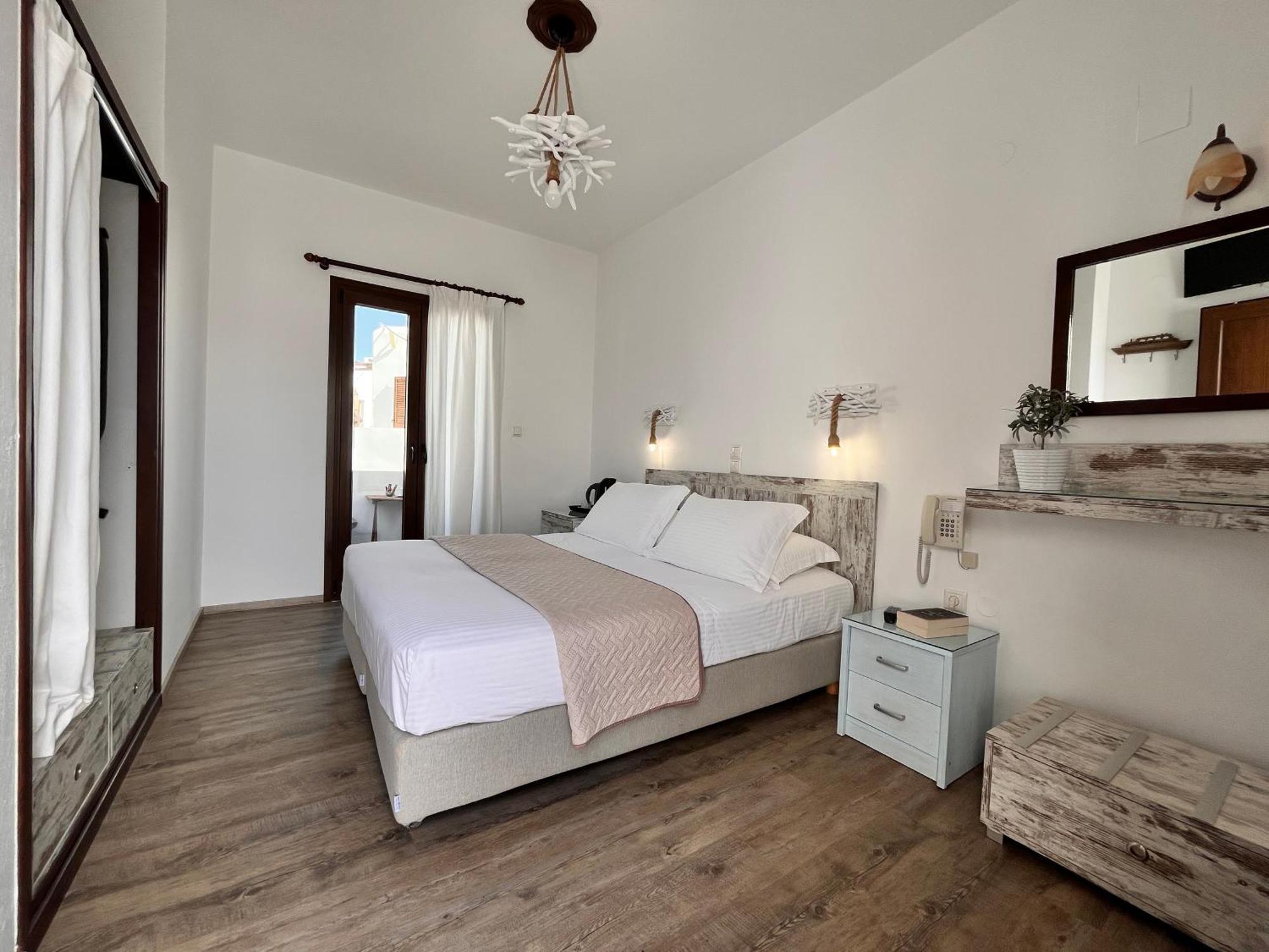 Christina Hotel, Adults Only, Heated Salt Water Pool Naousa (Paros)