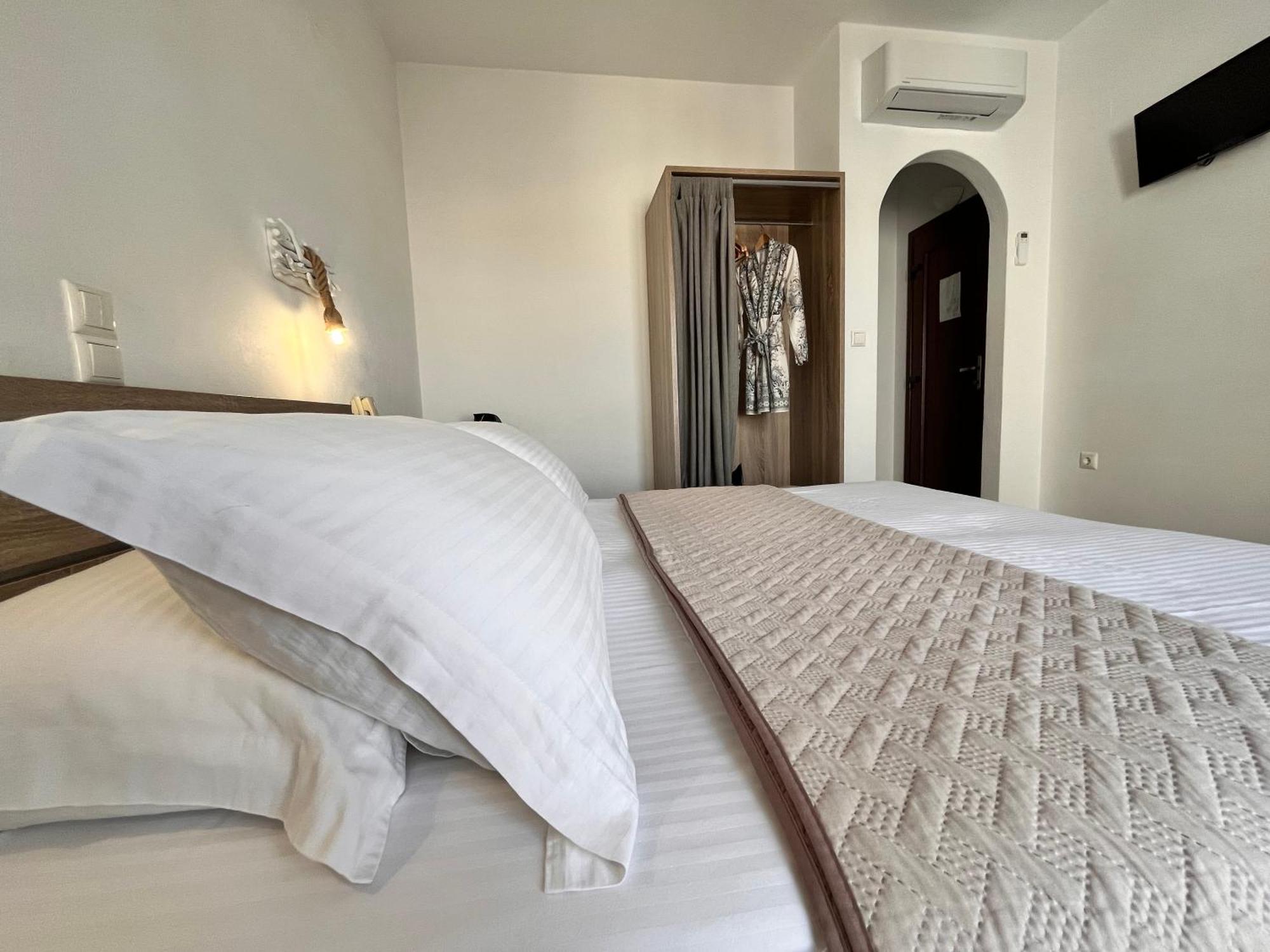 Christina Hotel, Adults Only, Heated Salt Water Pool 2*