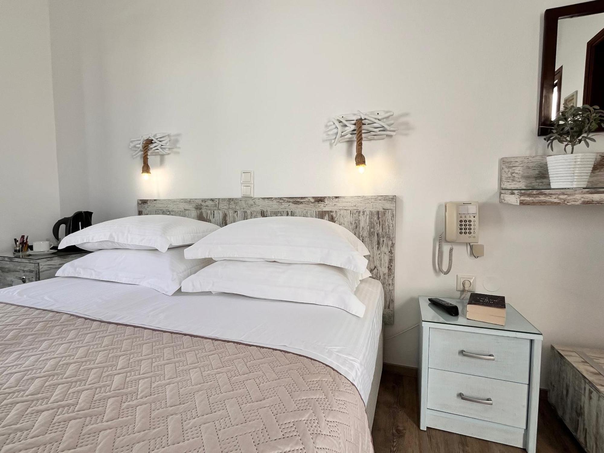 Christina Hotel, Adults Only, Heated Salt Water Pool Hotel 2*