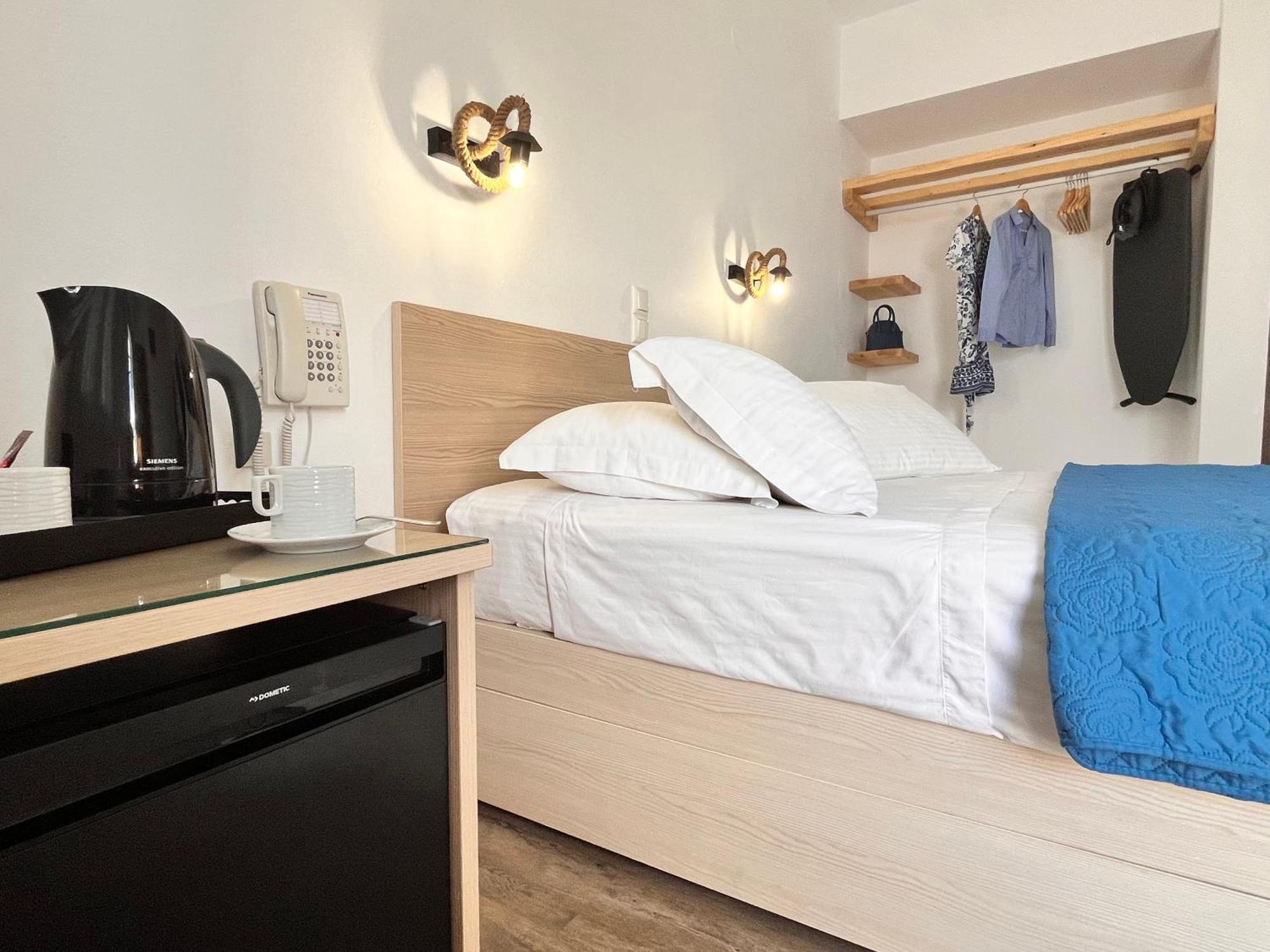 Christina Hotel, Adults Only, Heated Salt Water Pool Hotel 2*